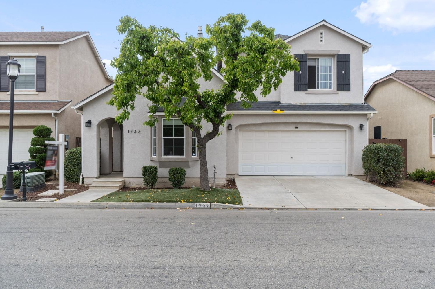 1732 North Avignon Lane Clovis, CA 93619 - Photo 1 of 28 a house view with a outdoor space