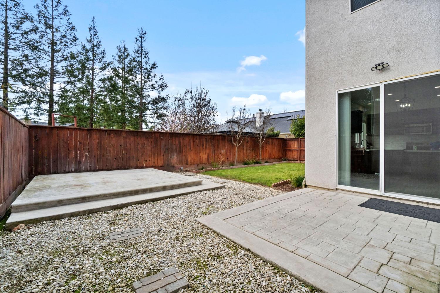 1732 North Avignon Lane Clovis, CA 93619 - Photo 26 of 28 a view of a backyard