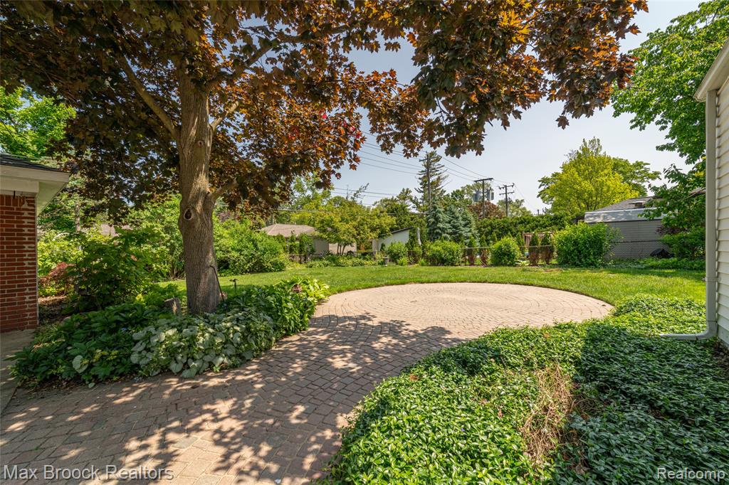 16926 Beverly Road Beverly Hills, MI 48025 - Photo 4 of 25