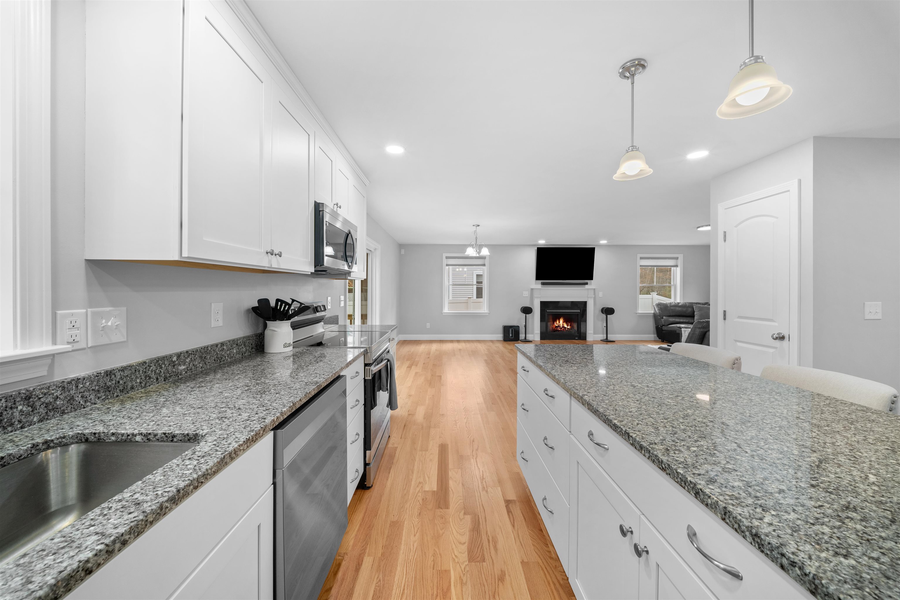 4 Lorelai Way Nashua, NH 03062 - Photo 15 of 40