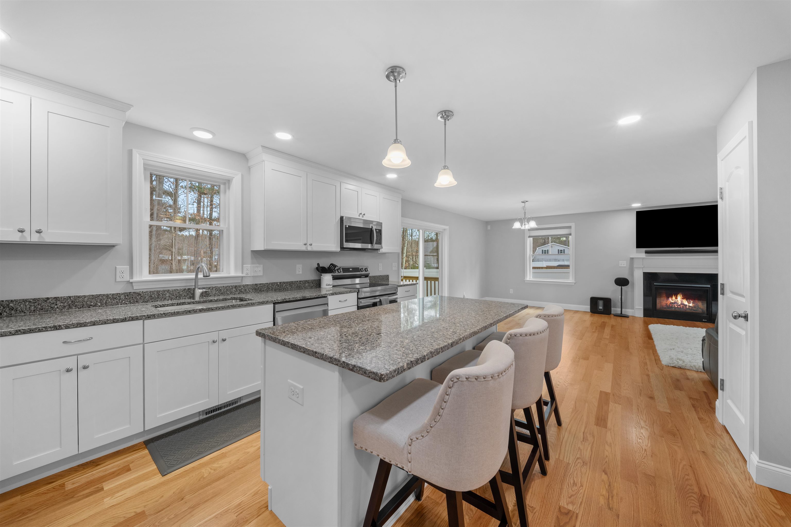 4 Lorelai Way Nashua, NH 03062 - Photo 16 of 40