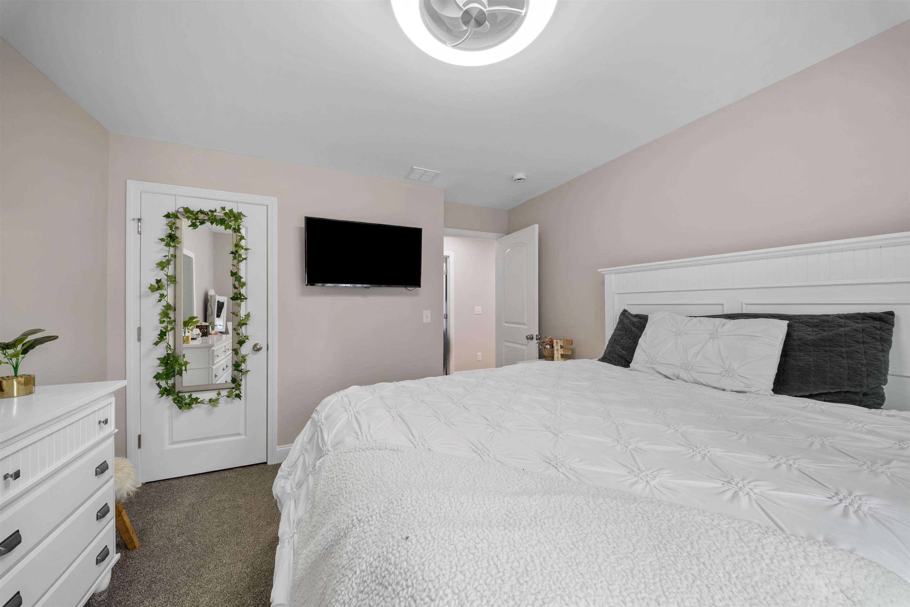 4 Lorelai Way Nashua, NH 03062 - Photo 33 of 40