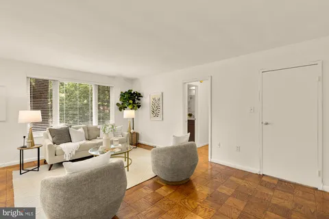 $290,000 | 2400 41st Street Northwest, Unit 212, Washington, DC 20007