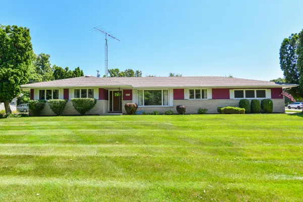 $679,000 | 1075 South Lake Shore Drive, Lake Geneva, WI 53147