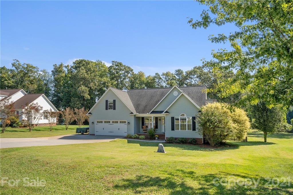 638 Maple Ridge Circle Salisbury, NC 28147 - Photo 45 of 48 a front view of house with yard and green space