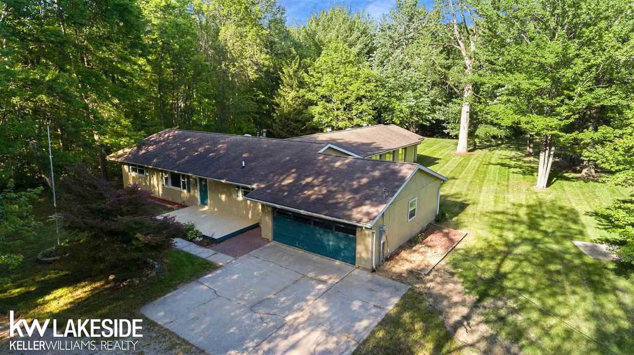 2328 Hueling Road Port Huron, MI 48060 - Photo 23 of 37 50077076-22.JPG