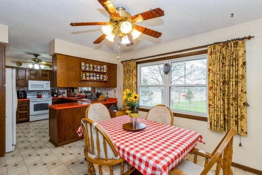 2465 Quincy Road Northeast Solon, IA 52333 - Photo 7 of 47 Gallery Image 7
