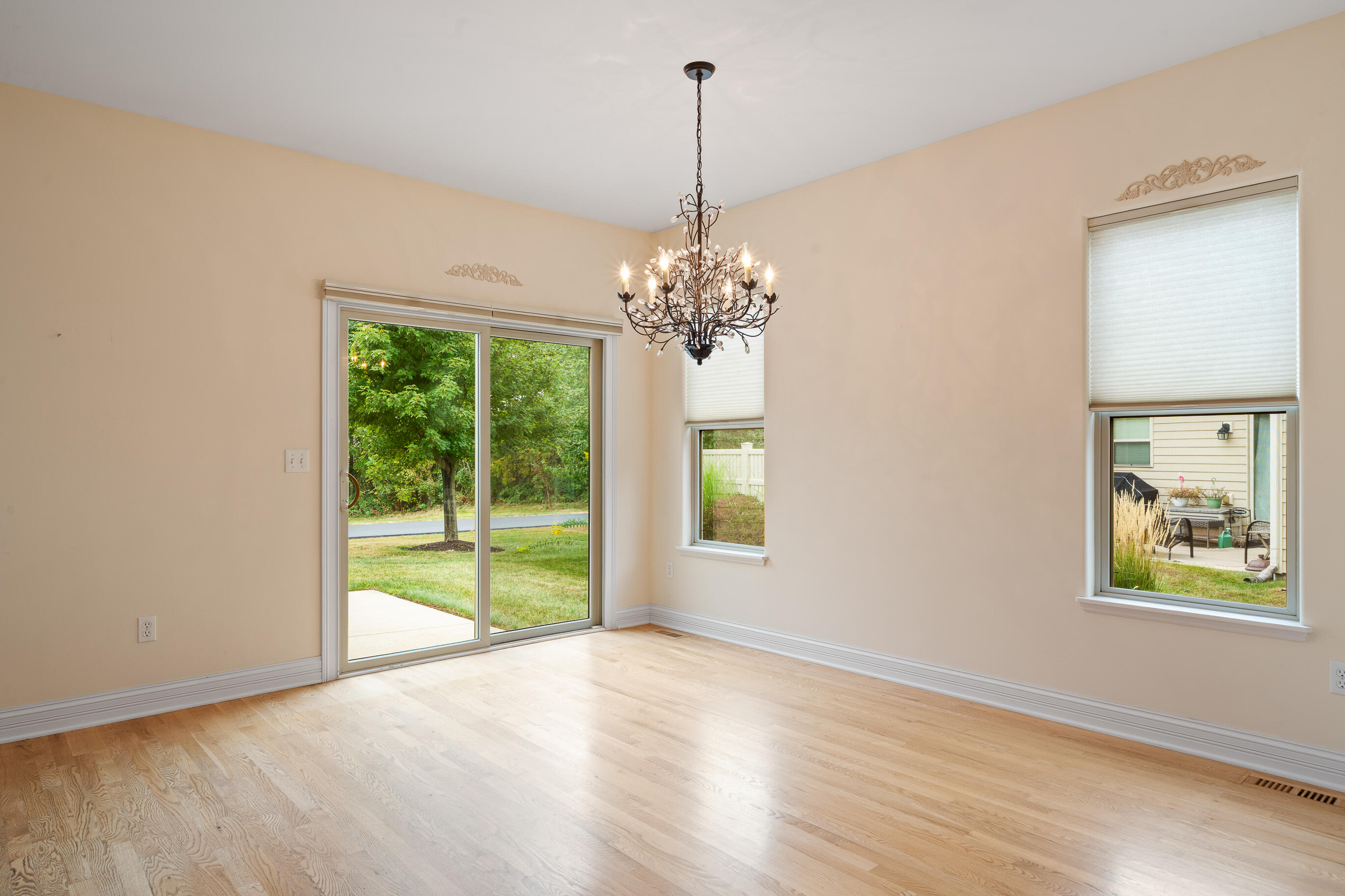 677 Cook Street Walworth, WI 53184 - Photo 12 of 47 Dining room