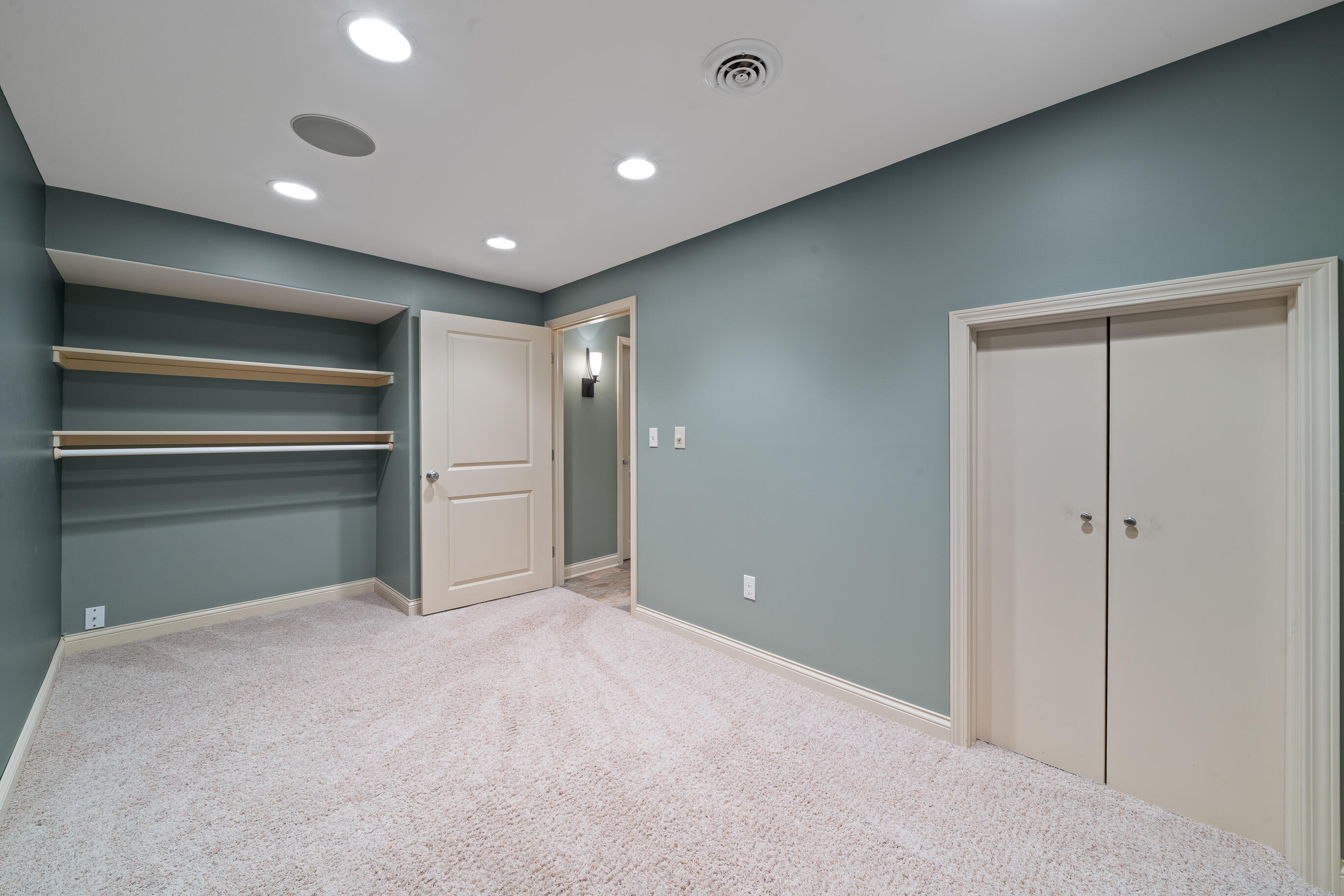 677 Cook Street Walworth, WI 53184 - Photo 32 of 42 Office / Guest area