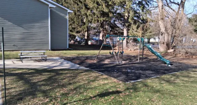 $933 | 510 South Center Street, Hartford, MI 49057