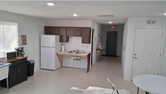 $933 | 510 South Center Street, Hartford, MI 49057