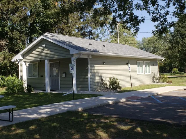 $933 | 510 South Center Street, Hartford, MI 49057