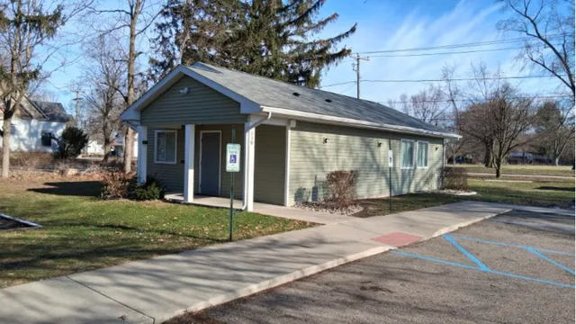 $933 | 510 South Center Street, Hartford, MI 49057