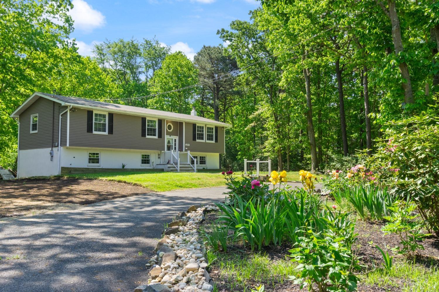 233 Old Forge Road Monroe Township, NJ 08831 - Photo 4 of 33 Gallery Image 4