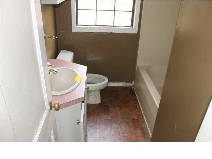 782 Woodbury Road Jackson, MS 39206 - Photo 7 of 11 Bathroom