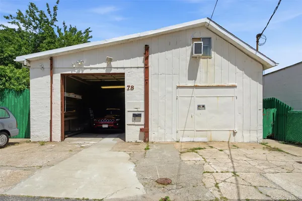 $429,000 | 78 Auburn Street, Lindenhurst, NY 11757