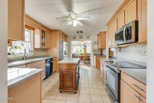 $339,000 | 516 Bramblewood Drive, Mount Carmel, TN 37645