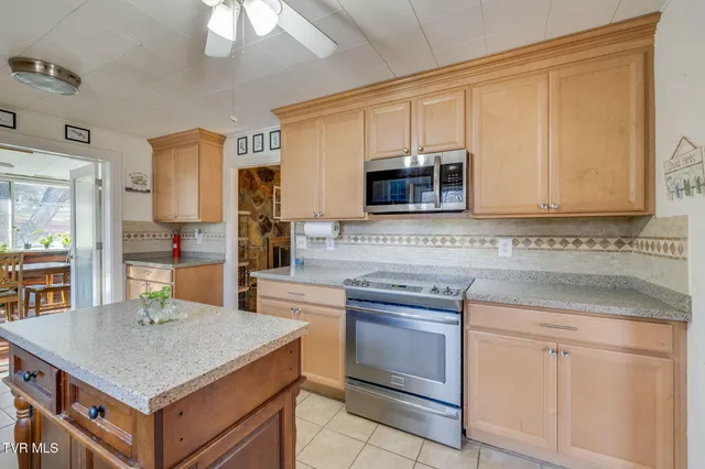 $339,000 | 516 Bramblewood Drive, Mount Carmel, TN 37645