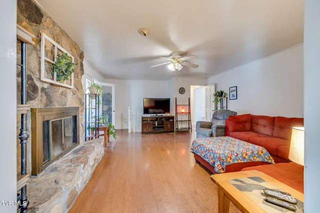 $339,000 | 516 Bramblewood Drive, Mount Carmel, TN 37645