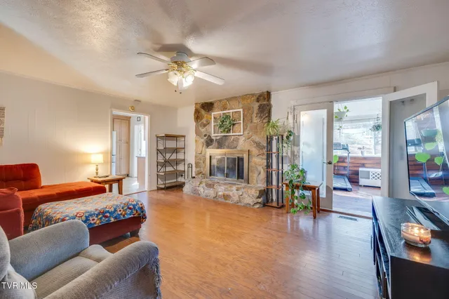 $339,000 | 516 Bramblewood Drive, Mount Carmel, TN 37645