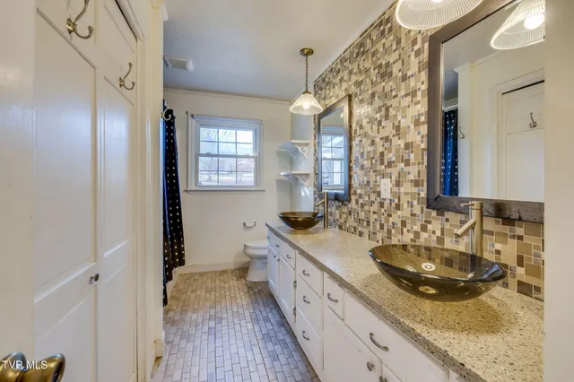 $339,000 | 516 Bramblewood Drive, Mount Carmel, TN 37645