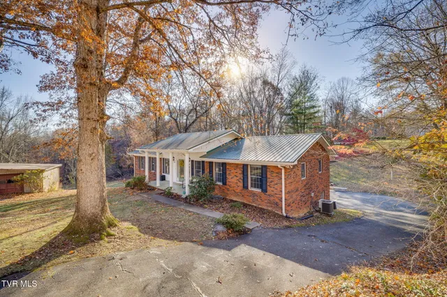 $339,000 | 516 Bramblewood Drive, Mount Carmel, TN 37645