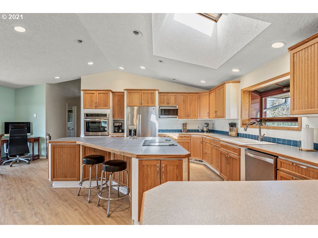 1756 Holcomb Road Kelso, WA 98626 - Photo 11 of 24 Gallery Image 11