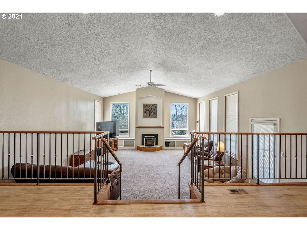 1756 Holcomb Road Kelso, WA 98626 - Photo 3 of 24 Gallery Image 3
