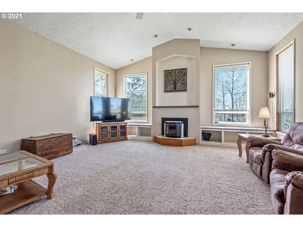 1756 Holcomb Road Kelso, WA 98626 - Photo 5 of 24 Gallery Image 5