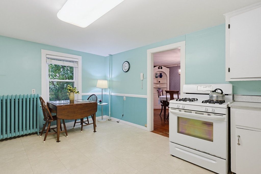 602 Elm Street Walpole, MA 02081 - Photo 6 of 38