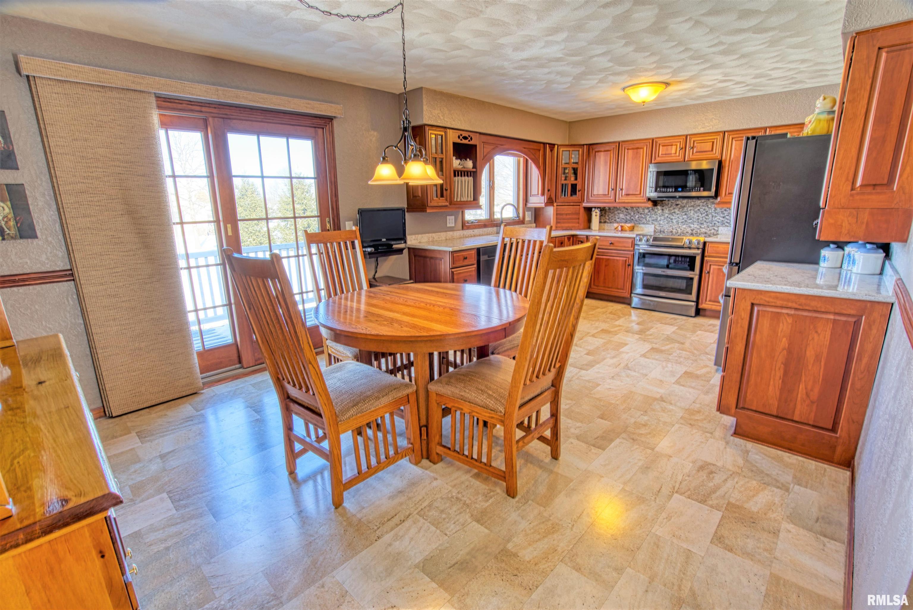 19207 West Holmes Road Trivoli, IL 61569 - Photo 4 of 26
