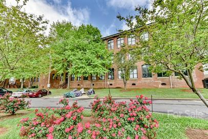 201 South Hoskins Road, Unit 111 Charlotte, NC 28208 - Photo 2 of 16 a view of yard with flowers and trees