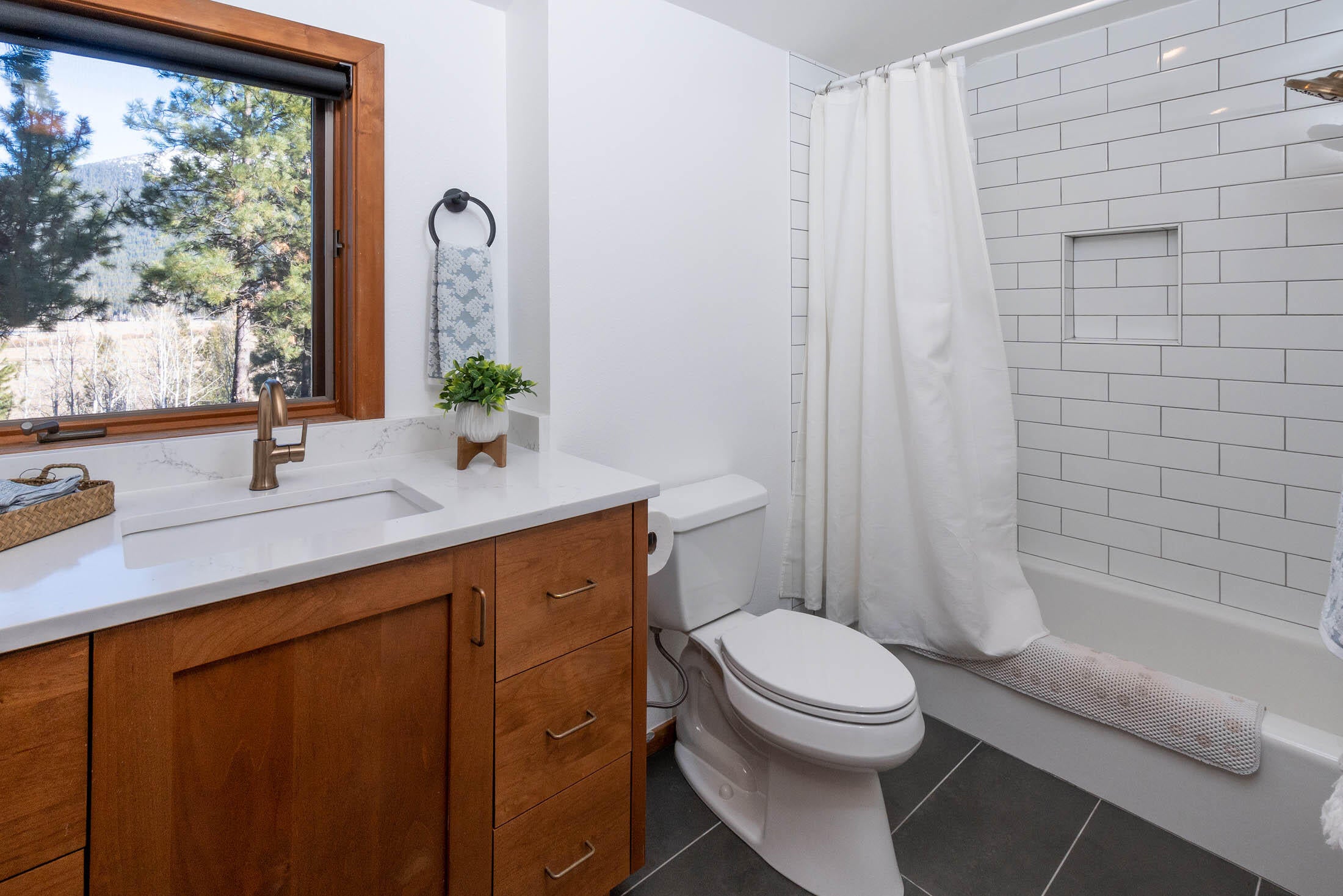 13445 Red Clover Black Butte Ranch, OR 97759 - Photo 25 of 29 Guest Bath