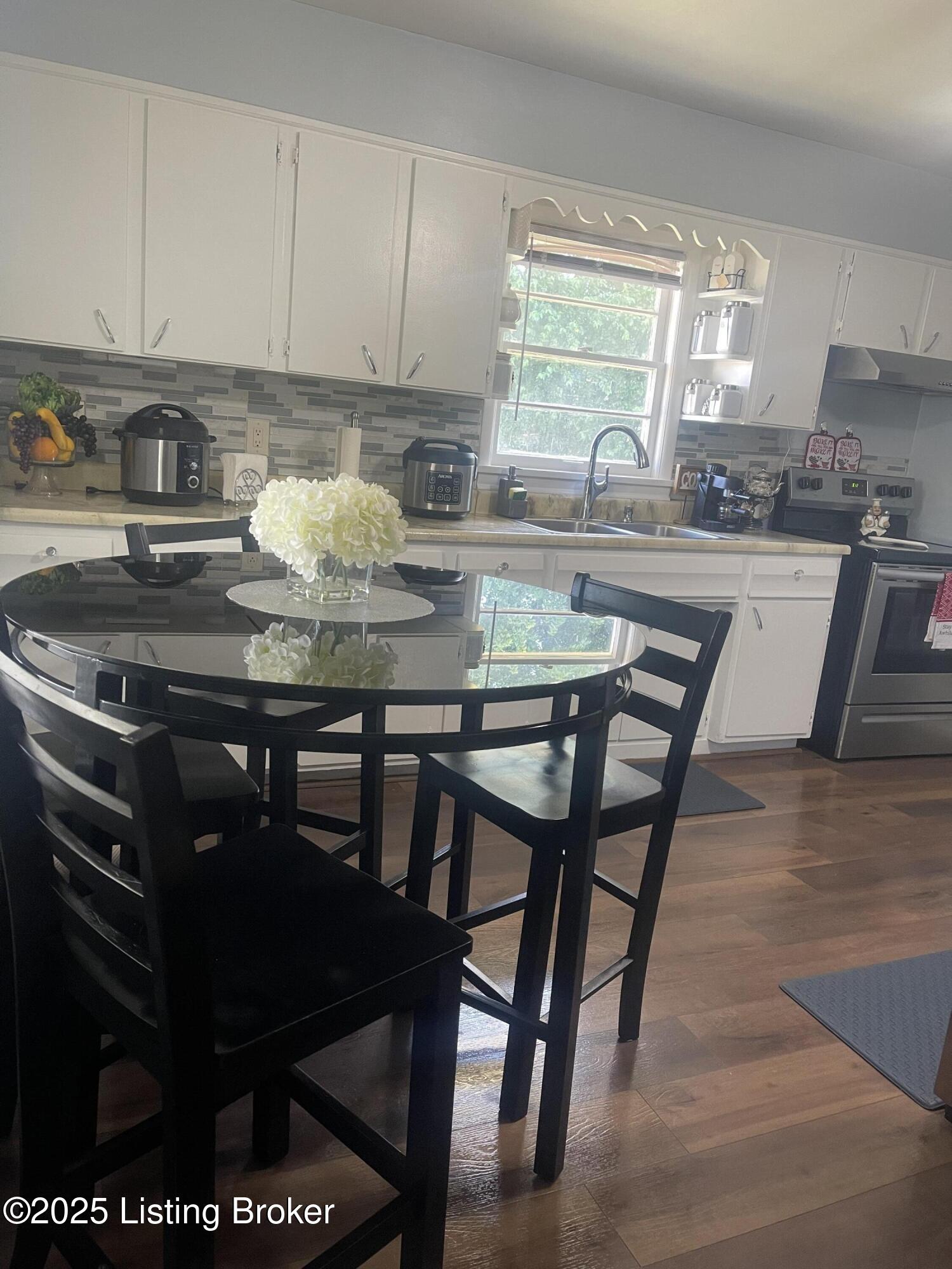 1700 Chester Road Louisville, KY 40216 - Photo 11 of 15 Kitchen..