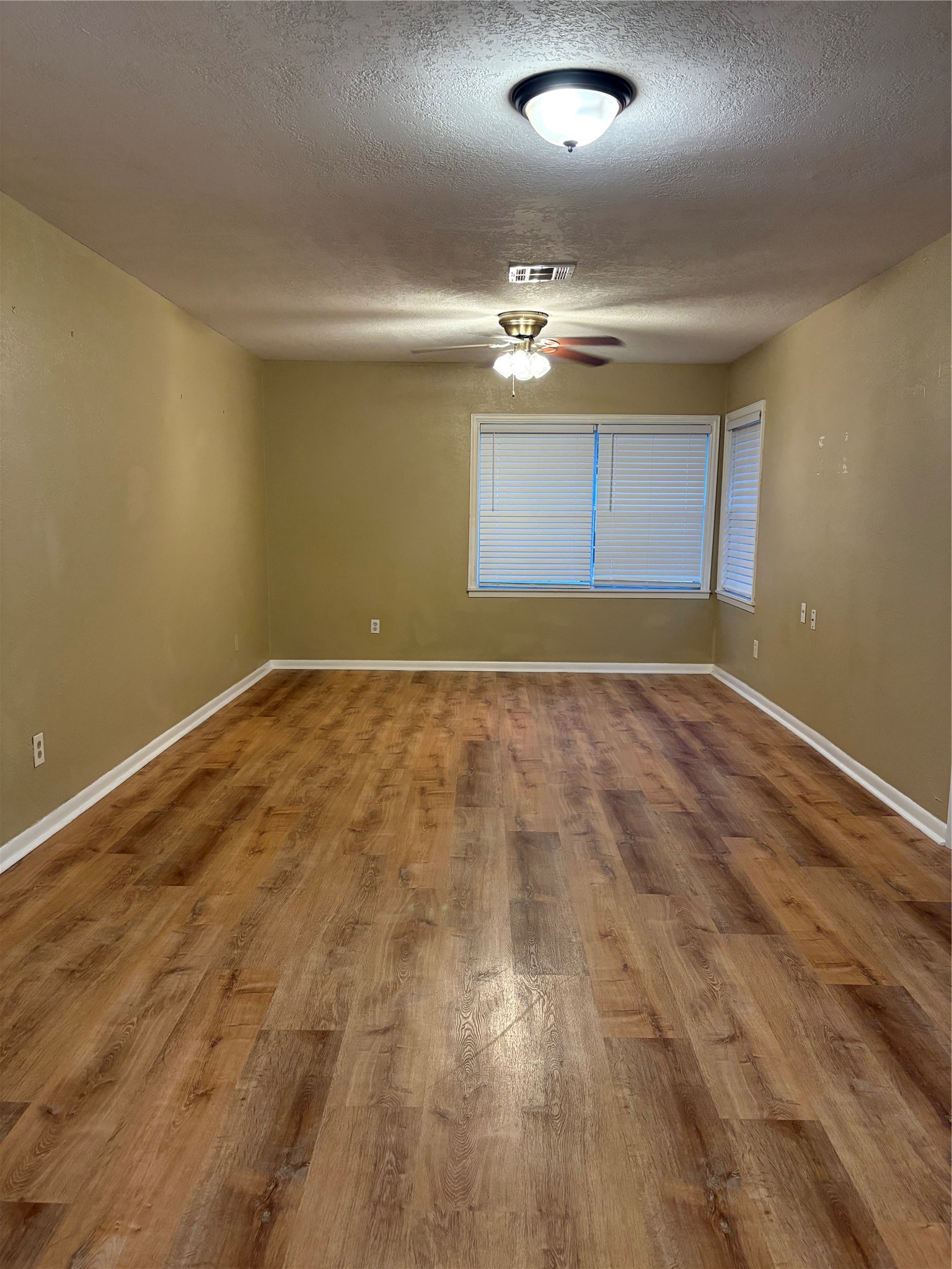 105 Chestnut Street Lake Jackson, TX 77566 - Photo 4 of 14