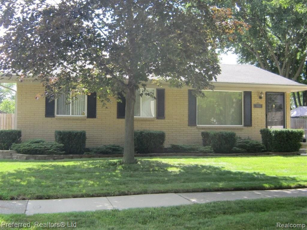 39841 Coronation Road Canton, MI 48188 - Photo 2 of 21 Beautiful Landscape