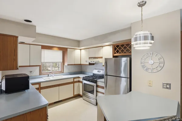 $259,000 | 9715 Woodland Ridge East, Fort Wayne, IN 46804