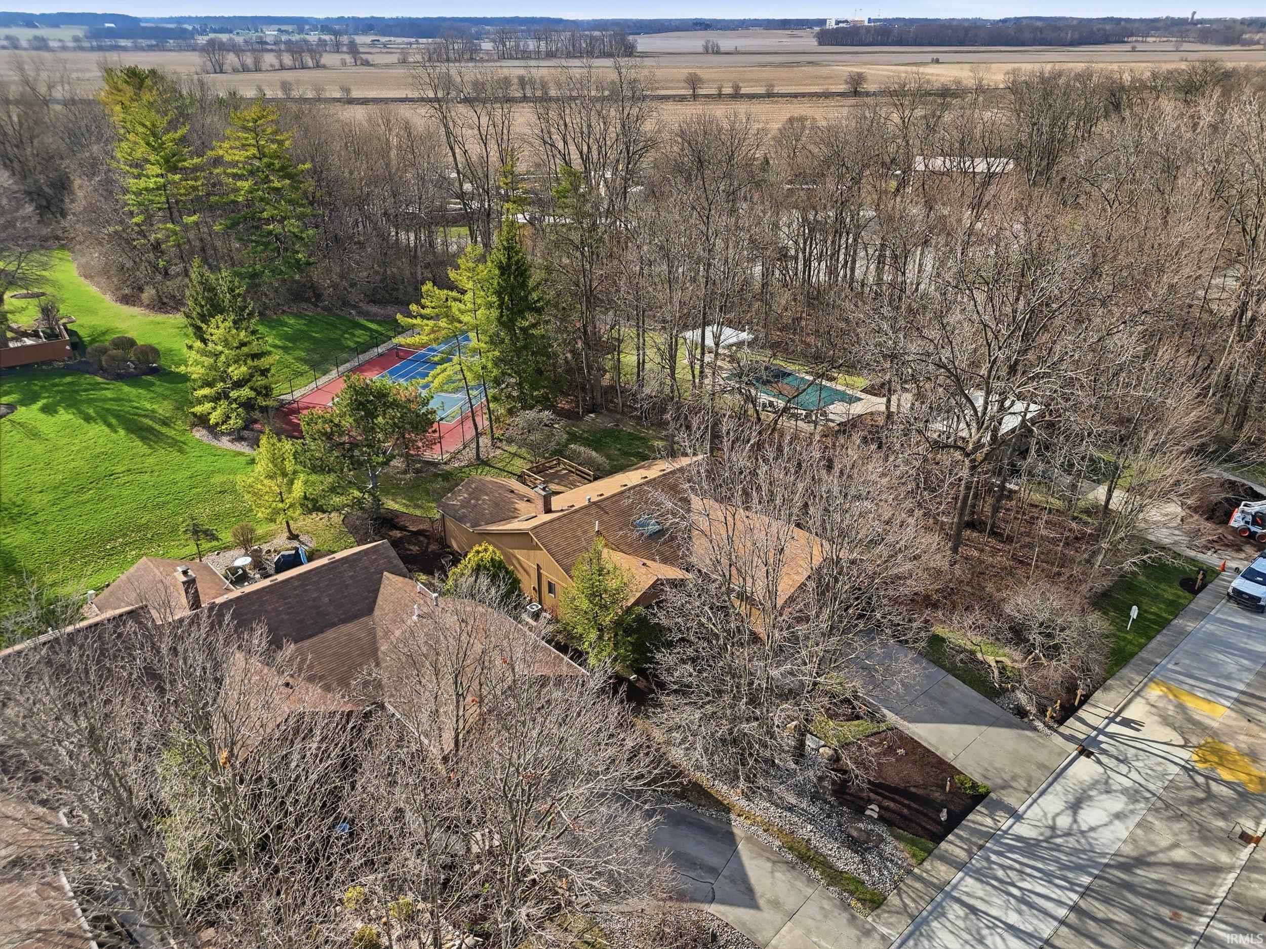 9715 Woodland Ridge East Fort Wayne, IN 46804 - Photo 4 of 34