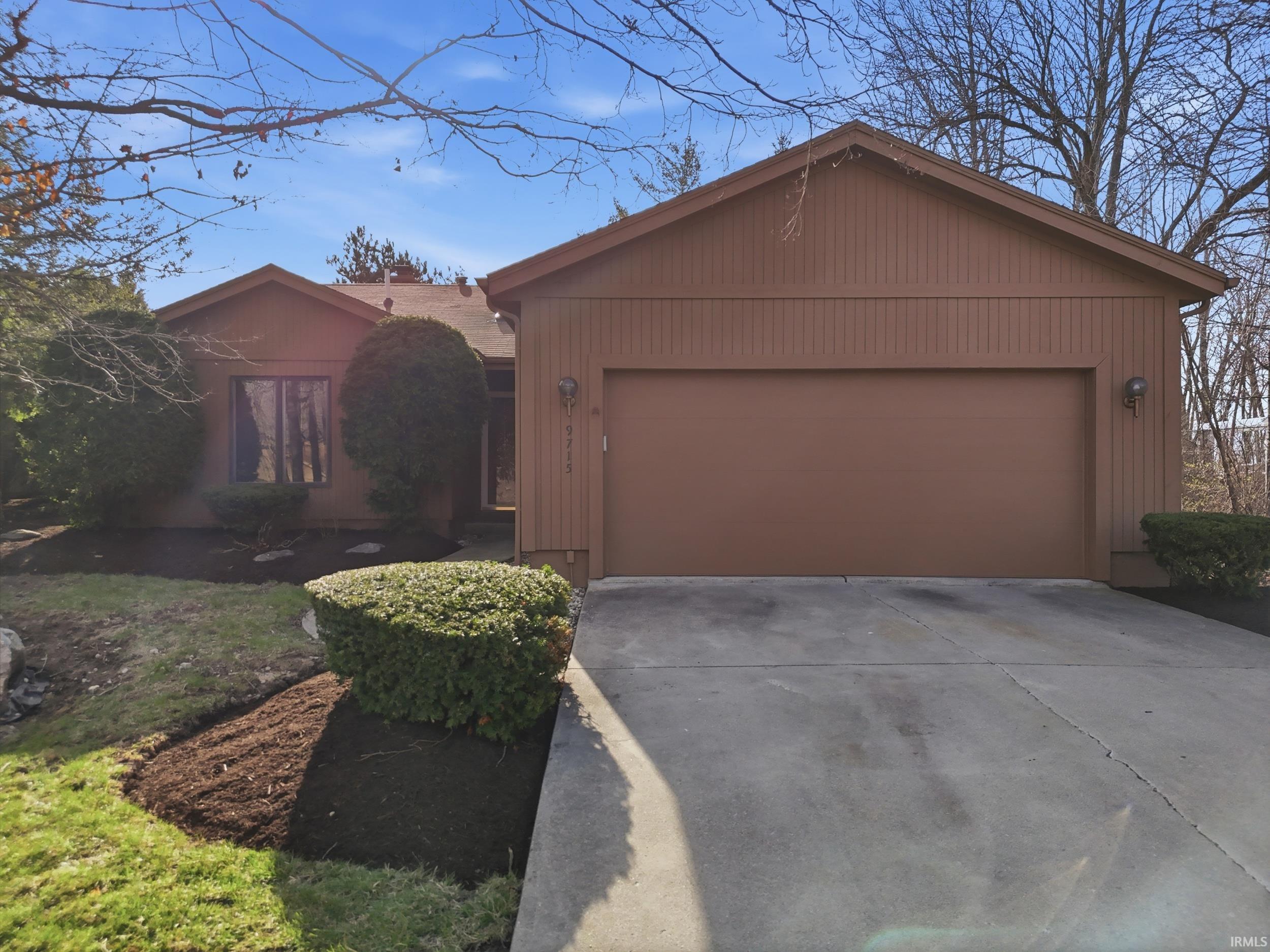 9715 Woodland Ridge East Fort Wayne, IN 46804 - Photo 8 of 34