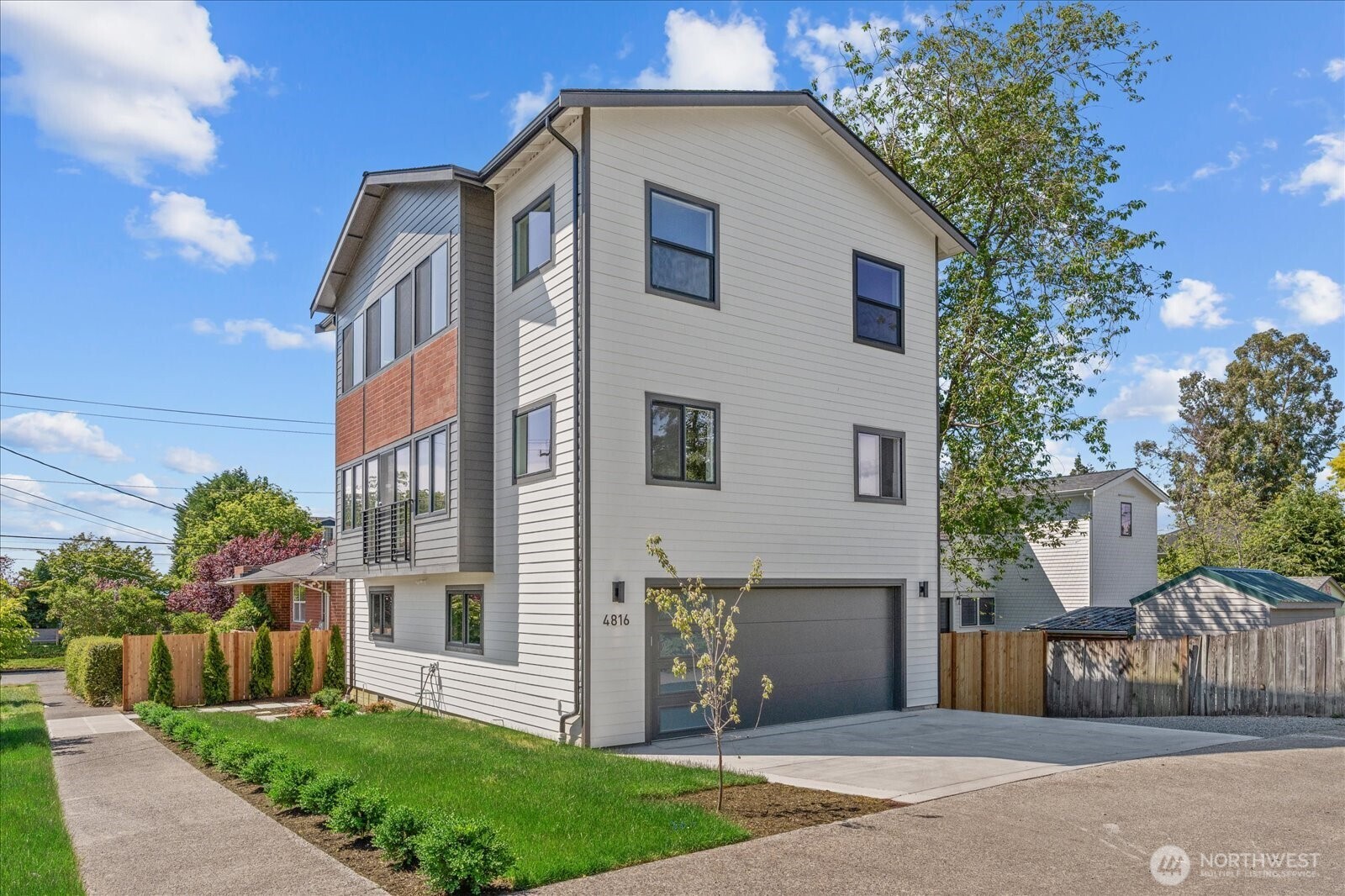 4816 Southwest Findlay Street Seattle, WA 98136 - Photo 2 of 40