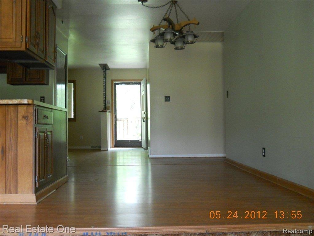250 Sanders Road Oxford, MI 48371 - Photo 5 of 25 DSCN0047.jpg