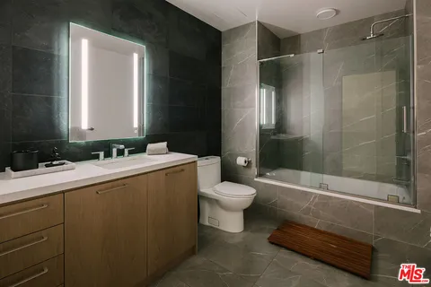 $789,000 | 400 South Broadway, Unit 1001, Los Angeles, CA 90013