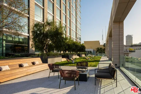 $789,000 | 400 South Broadway, Unit 1001, Los Angeles, CA 90013