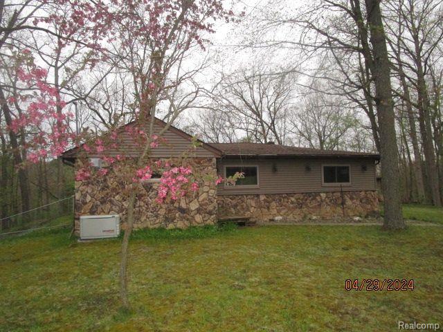 10103 Denton Hill Road Fenton, MI 48430 - Photo 1 of 15 Gallery Image 1