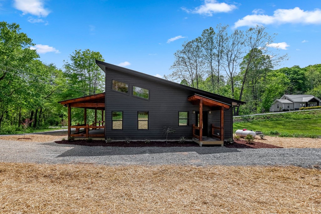 168 Ewing Street Blue Ridge, GA 30513 - Photo 5 of 46 a front view of a house with garden