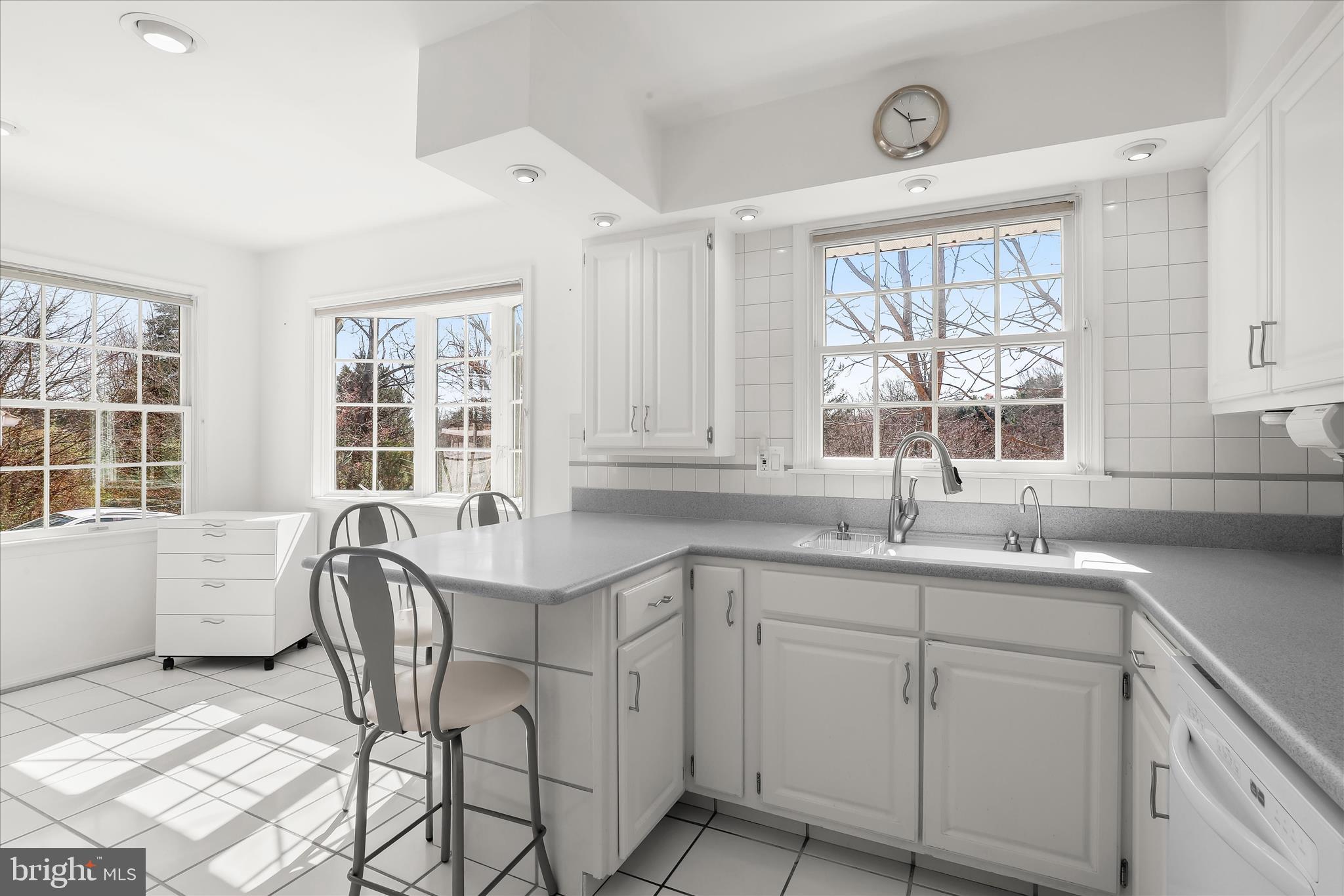 13612 Jacobs Road Mount Airy, MD 21771 - Photo 20 of 90 Kitchen - Breakfast Bar