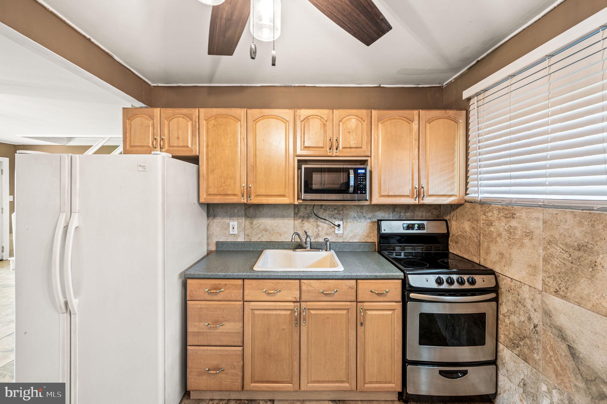 26 Inlet Road Levittown, PA 19057 - Photo 9 of 23 Gallery Image 9