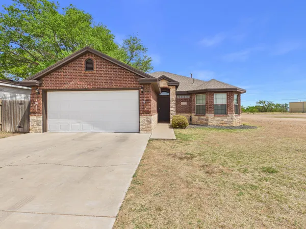 $215,000 | 211 Dowden Road, Wolfforth, TX 79382