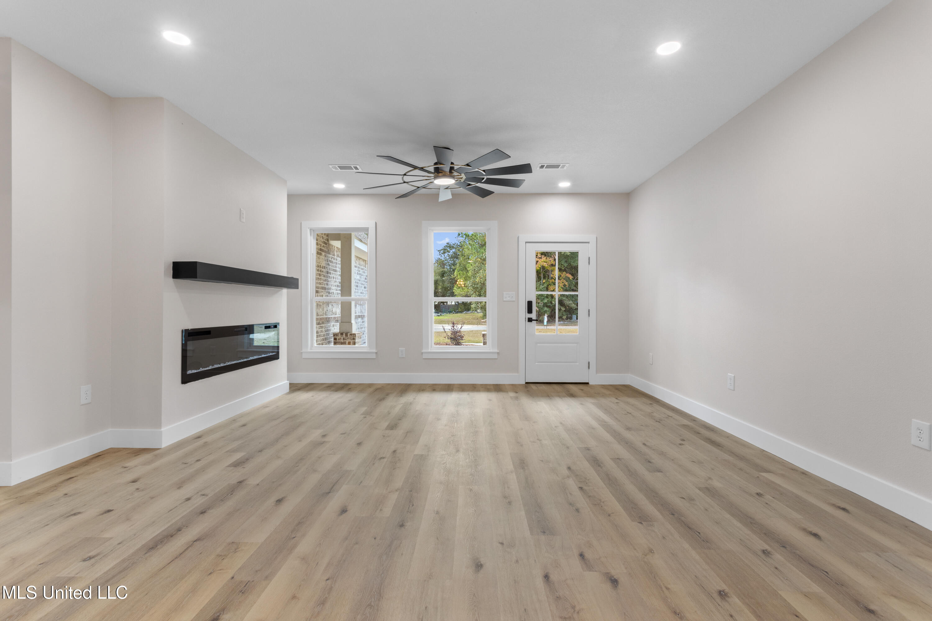 1796 Granhurst Street Gautier, MS 39553 - Photo 5 of 40 0005