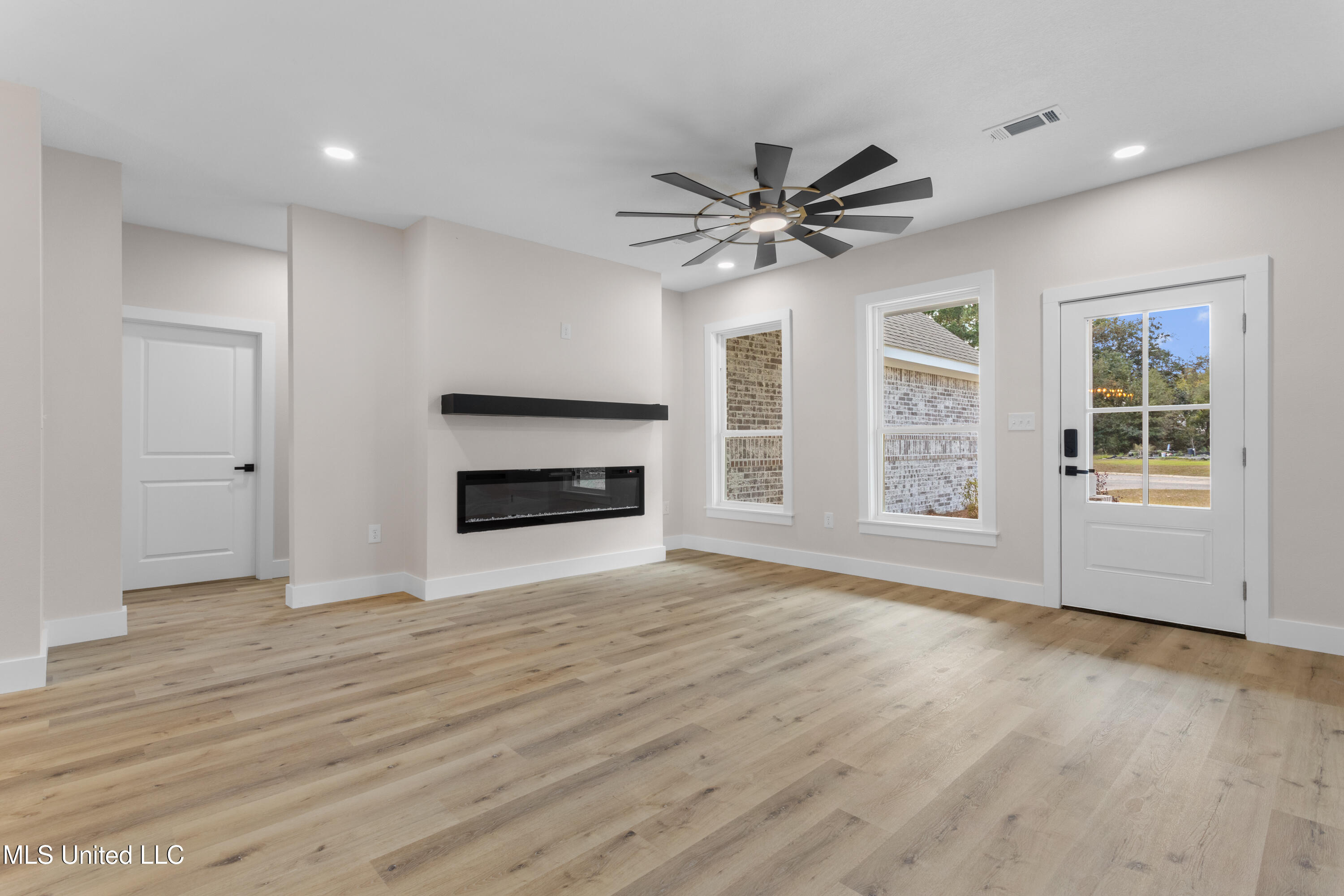 1796 Granhurst Street Gautier, MS 39553 - Photo 7 of 40 0007